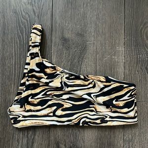 Skatie Ellis top in Weho